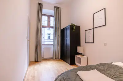 Ein Bett oder Betten in einem Zimmer der Unterkunft Comfortable 2-Bedroom Apartment in Vienna