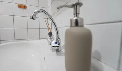 Ein Badezimmer in der Unterkunft CozyNite Premium Apartment Hernals 1