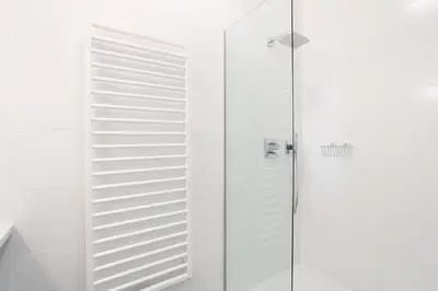 Ein Badezimmer in der Unterkunft Pink Grapefruit City Condo
