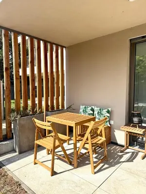 Ein Balkon oder eine Terrasse in der Unterkunft Modern Studio Gardenia_Gartenwohnung Alte Donau
