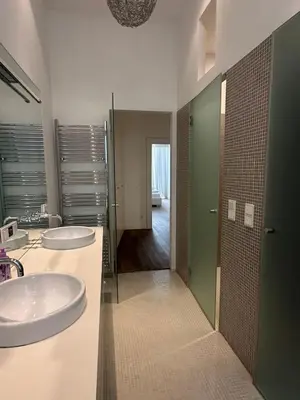 Ein Badezimmer in der Unterkunft Residential Elegance: YourVienna Classic Apartments in City Center