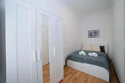 Ein Bett oder Betten in einem Zimmer der Unterkunft Modern Apartment near City Center 1BR