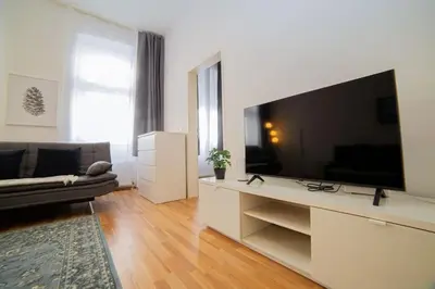 TV/Unterhaltungsangebot in der Unterkunft Modern Apartment near City Center 1BR