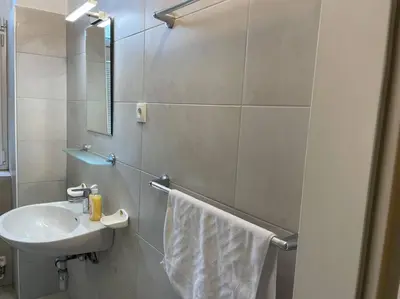 Ein Badezimmer in der Unterkunft Modern Apartment near City Center 1BR