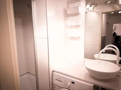 Ein Badezimmer in der Unterkunft Geri's Apartment Vienna 20 Cozy, modern & centrally located 24-hour self check-in & out