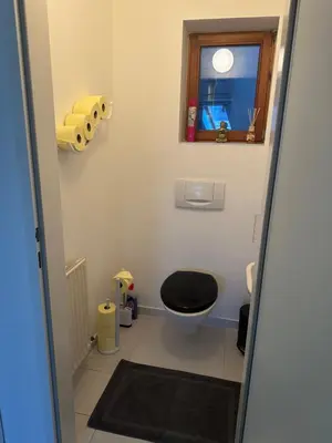 Ein Badezimmer in der Unterkunft Klimatisiertes Dachgeschoss City Apartment in Zentrum Wiens