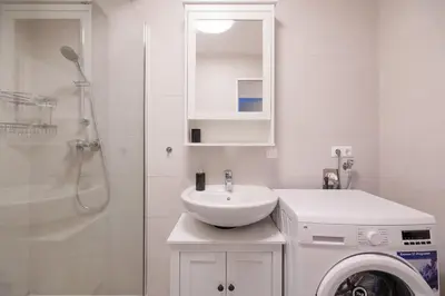 Ein Badezimmer in der Unterkunft NEW! Convenient ViennaLove Apartment WienMeidling
