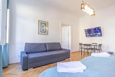 Grundriss der Unterkunft City Chic: Spacious 2 BR Hideaway with Local Flair