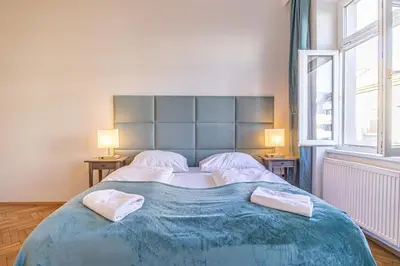 Grundriss der Unterkunft City Chic: Spacious 2 BR Hideaway with Local Flair