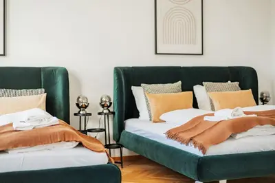 Ein Bett oder Betten in einem Zimmer der Unterkunft City Chic #11