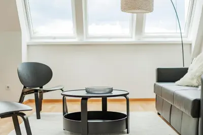 Ein Sitzbereich in der Unterkunft City Chic #20