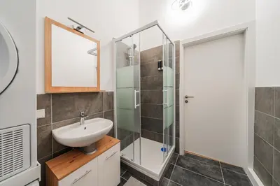 Ein Badezimmer in der Unterkunft 3 Bedrooms - 74sqm - 10 Min. Inner City