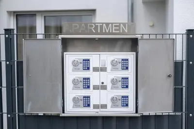 Ein Zertifikat, Auszeichnung, Logo oder anderes Dokument, das in der Unterkunft Modern apartment w/ cozy balcony near city center ausgestellt ist