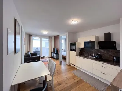TV/Unterhaltungsangebot in der Unterkunft Modern apartment w/ cozy balcony near city center