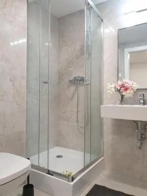 Ein Badezimmer in der Unterkunft Westbahnhof W