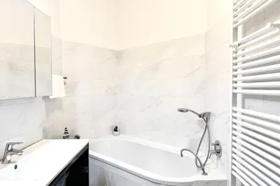 Ein Badezimmer in der Unterkunft Spacious Penthouse in Favoriten