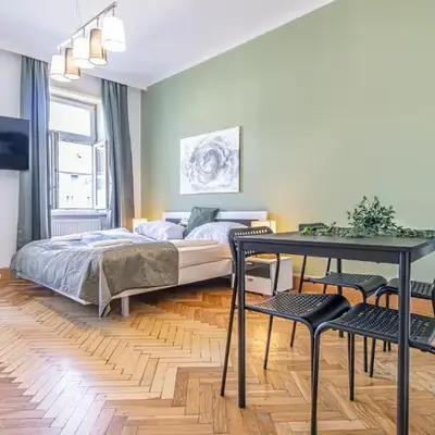 Comfortable 2BR Apt In Vienna