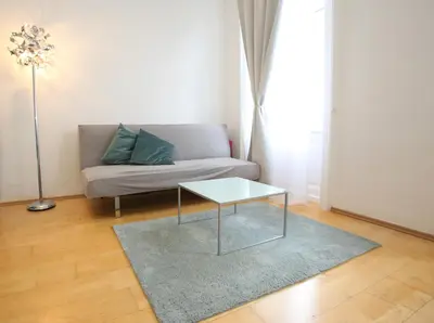 Ein Sitzbereich in der Unterkunft Downtown Bliss Modern Retreat with FREE parking and FAST Internet 600 MBits