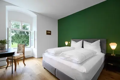 Ein Bett oder Betten in einem Zimmer der Unterkunft Altes Schloss - Boutique Ferienwohnung