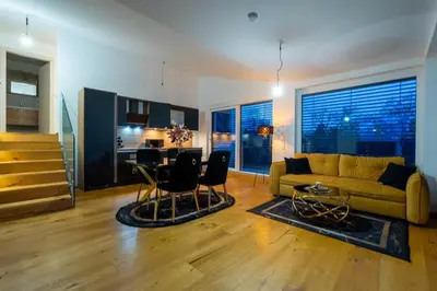 Ein Sitzbereich in der Unterkunft Bennett Apartment