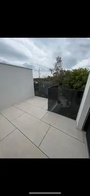 Ein Balkon oder eine Terrasse in der Unterkunft Bennett Apartment