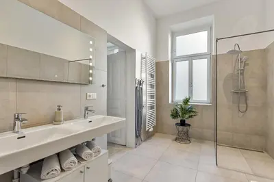 Ein Badezimmer in der Unterkunft Rochus-Market City Apartment is Calling - by 4ty3 Apartments