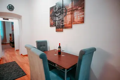 Ein Sitzbereich in der Unterkunft Vienna Central Apartment 4