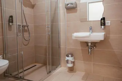 Ein Badezimmer in der Unterkunft LAX Apartments