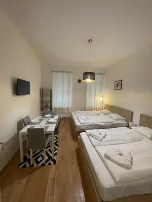 Ein Bett oder Betten in einem Zimmer der Unterkunft Cozy 5-Person apartment in Vienna 2