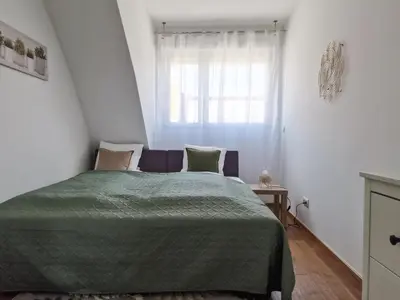 Ein Bett oder Betten in einem Zimmer der Unterkunft Newly renovated 3 bedroom Apartment with AC and bath tub