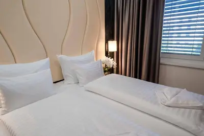 Ein Bett oder Betten in einem Zimmer der Unterkunft PLAZA Residence Wiener Neustadt