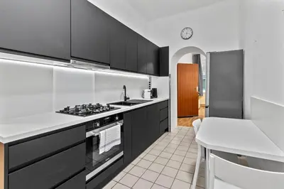 Küche/Küchenzeile in der Unterkunft Modern Apartment close to Center - 2BR