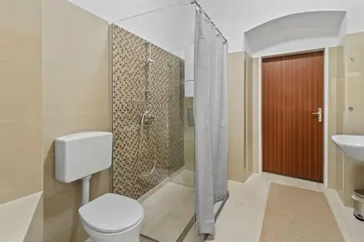 Ein Badezimmer in der Unterkunft Modern Apartment close to Center - 2BR