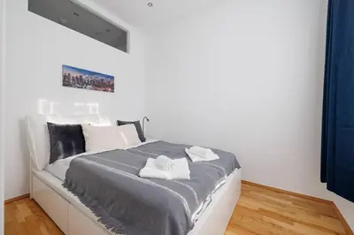 Ein Bett oder Betten in einem Zimmer der Unterkunft Modern Central City Apartment - Netflix 2 Bedroom