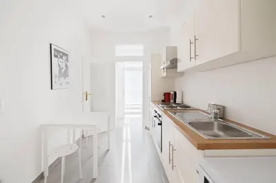 Küche/Küchenzeile in der Unterkunft Modern Central City Apartment - Netflix 2 Bedroom