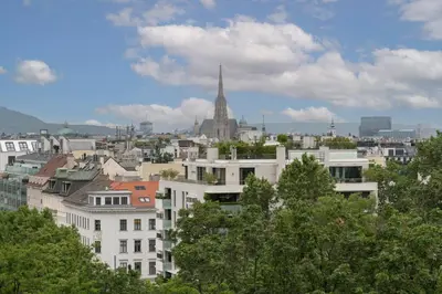 Ein allgemeiner Bergblick oder ein Berglick von der Ferienwohnung aus