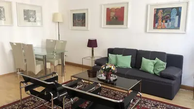 Ein Sitzbereich in der Unterkunft Quiet 2-room flat, walking distance to City Centre
