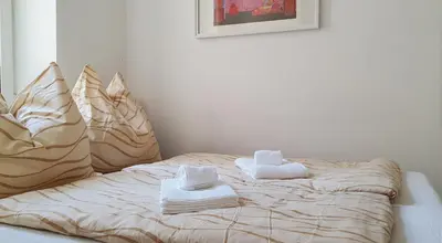 Ein Bett oder Betten in einem Zimmer der Unterkunft Quiet 2-room flat, walking distance to City Centre