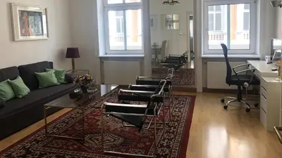 Ein Sitzbereich in der Unterkunft Quiet 2-room flat, walking distance to City Centre
