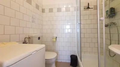 Ein Badezimmer in der Unterkunft Quiet 2-room flat, walking distance to City Centre