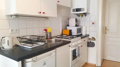 Küche/Küchenzeile in der Unterkunft Quiet 2-room flat, walking distance to City Centre