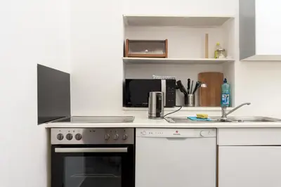 Küche/Küchenzeile in der Unterkunft Spacious Austrian Style Apartment close to City Center Landstraße