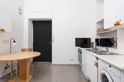 Küche/Küchenzeile in der Unterkunft Spacious Austrian Style Apartment close to City Center Landstraße