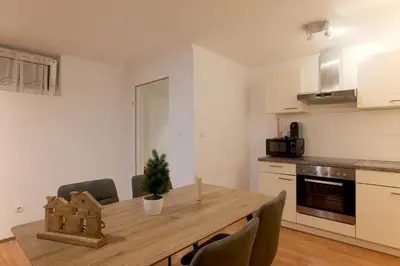 Küche/Küchenzeile in der Unterkunft Spacious Apartment near Schoenbrunn Castle
