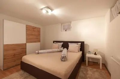 Ein Bett oder Betten in einem Zimmer der Unterkunft Spacious Apartment near Schoenbrunn Castle