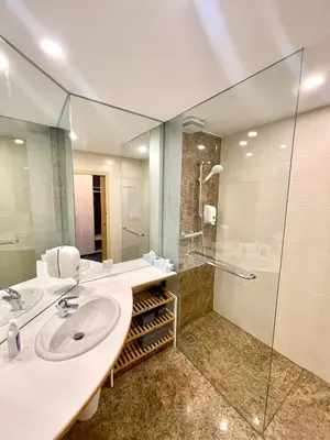Ein Badezimmer in der Unterkunft Stylish home near city center