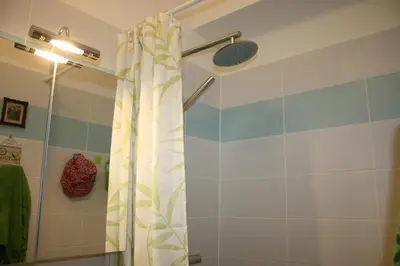 Ein Badezimmer in der Unterkunft GoVienna - Charming Studio