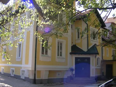 Das Gebäude in dem sich die Ferienwohnung befindet