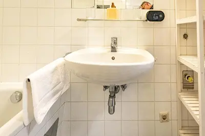 Ein Badezimmer in der Unterkunft CALM & CONNECTED by JR City Apartments