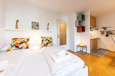 Ein Bett oder Betten in einem Zimmer der Unterkunft CALM & CONNECTED by JR City Apartments
